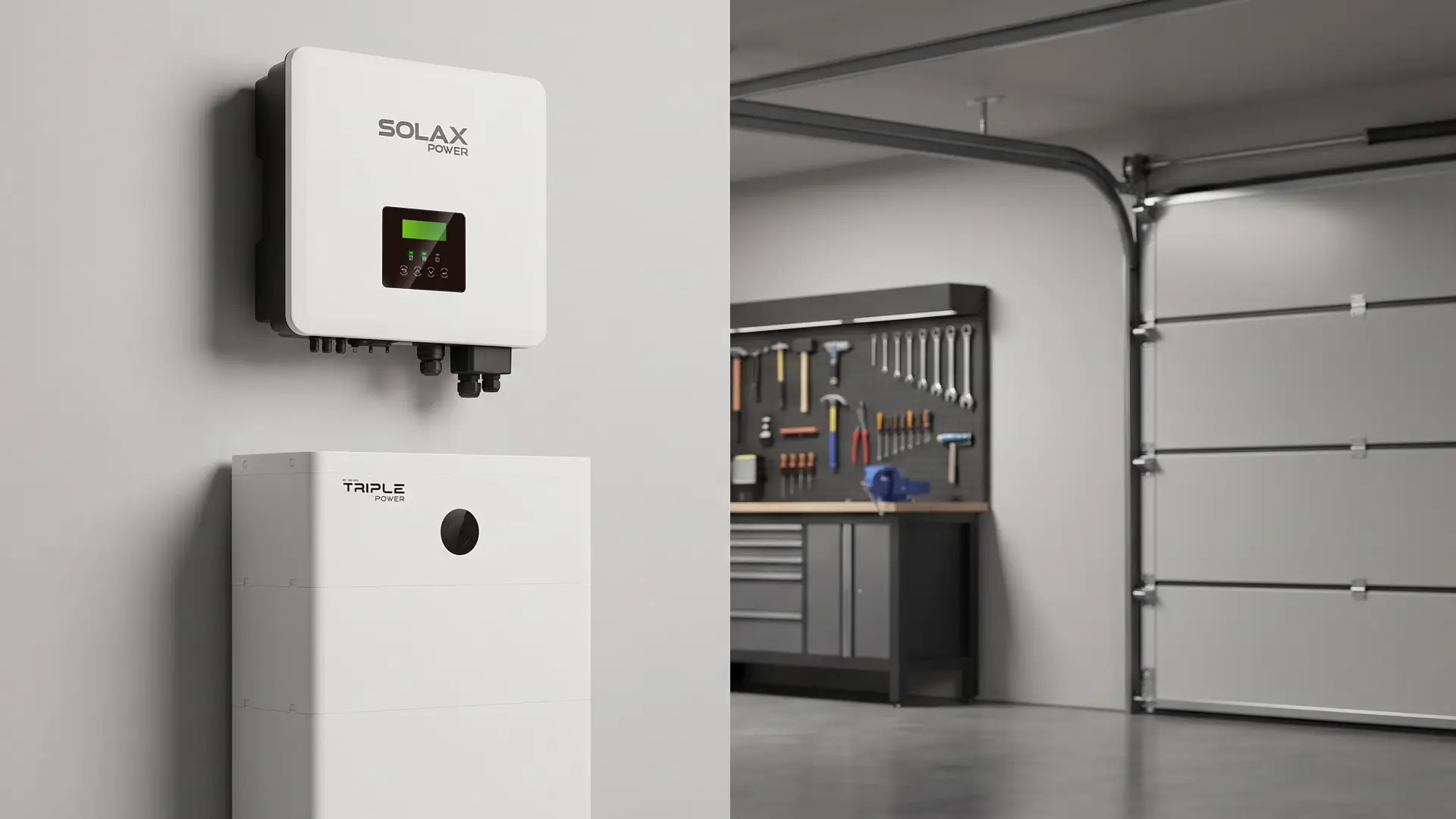 SolaX thuisbatterij met omvormer geïnstalleerd in de garage